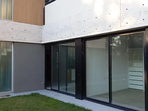 Casa en Venta en Barrio Parque Leloir, USD 215.000