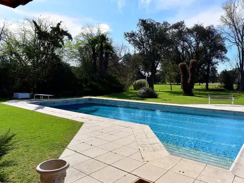 Casa en Venta con 2 cocheras