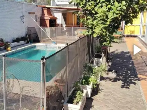 casa  en Ranelagh, con quincho y pileta