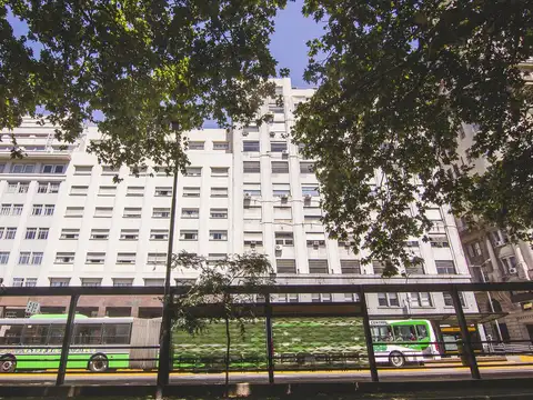 Oficina en Alquiler con 2 cocheras