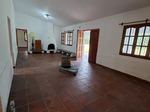 Casa en venta San Luis, a una cuadra de la Autopista Oeste