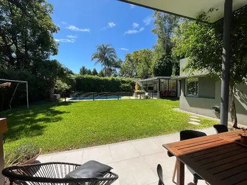  Excelente casa en San Carlos C.C. lote central 