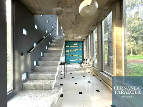 Casa 8 ambientes con 4 baños