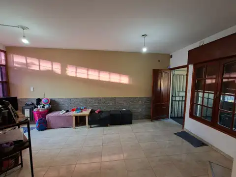 Casa 3 ambientes con 2 baños