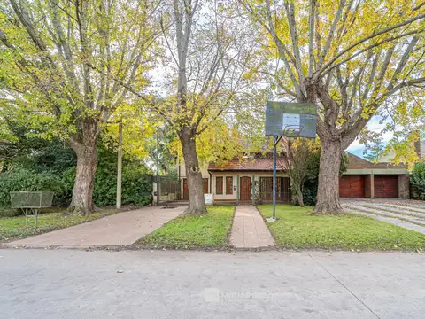 Casa 5 ambientes con 3 baños