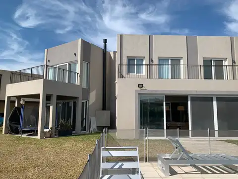 Casa en Alquiler en El Canton, USD 1.800