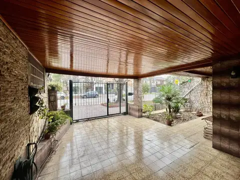Venta liniers casa 4 amb. cochera patio terraza