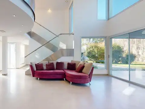 Casa 5 ambientes con 3 baños