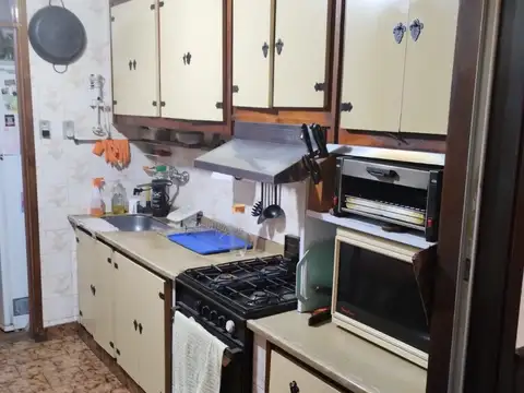 GOBERNADOR CASTRO 100