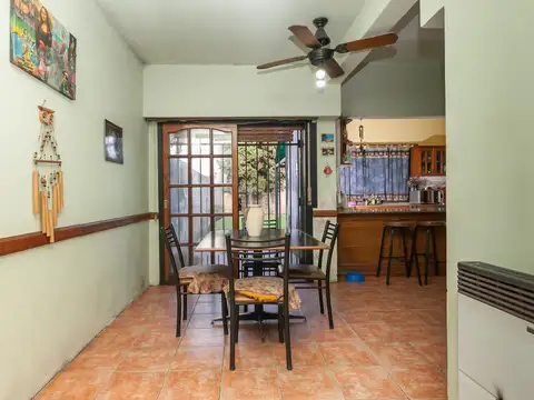 Casa 4 ambientes con 1 baño