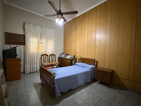 Casa 12 ambientes con 1 baño