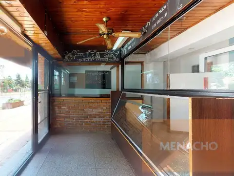Local en Alquiler en Los Hornos, $ 400.000