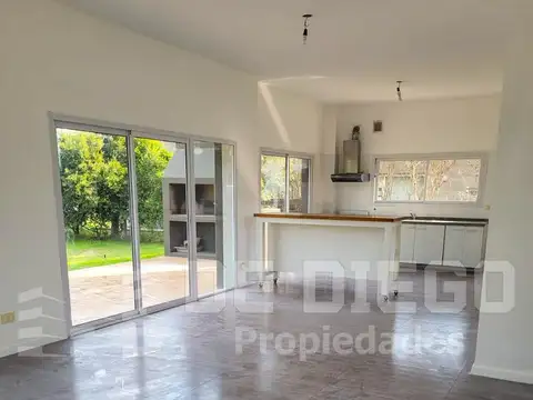 Casa 4 ambientes con 2 baños