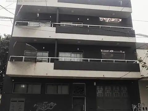 Departamento en venta de 3 ambientes con patio, terraza y lavadero en San Justo (centro)