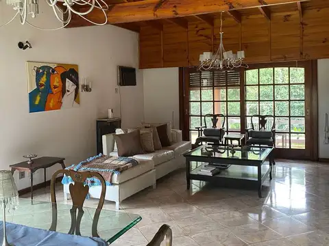 Casa en Venta con 2 cocheras