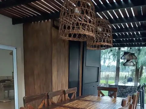 Casa en venta - 3 Dormitorios 4 Baños -Club Miralagos- La Plata.