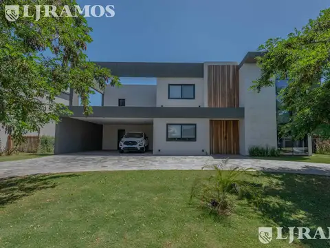 Casa en Alquiler con 5 cocheras