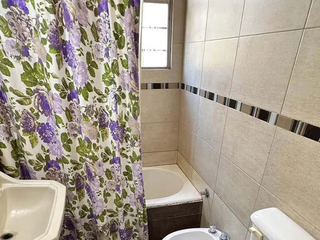 Venta de casa 4 Dormitorios en Barrio San Juan, Berazategui. - Foto 33