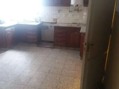 Casa 5 ambientes con 1 baño