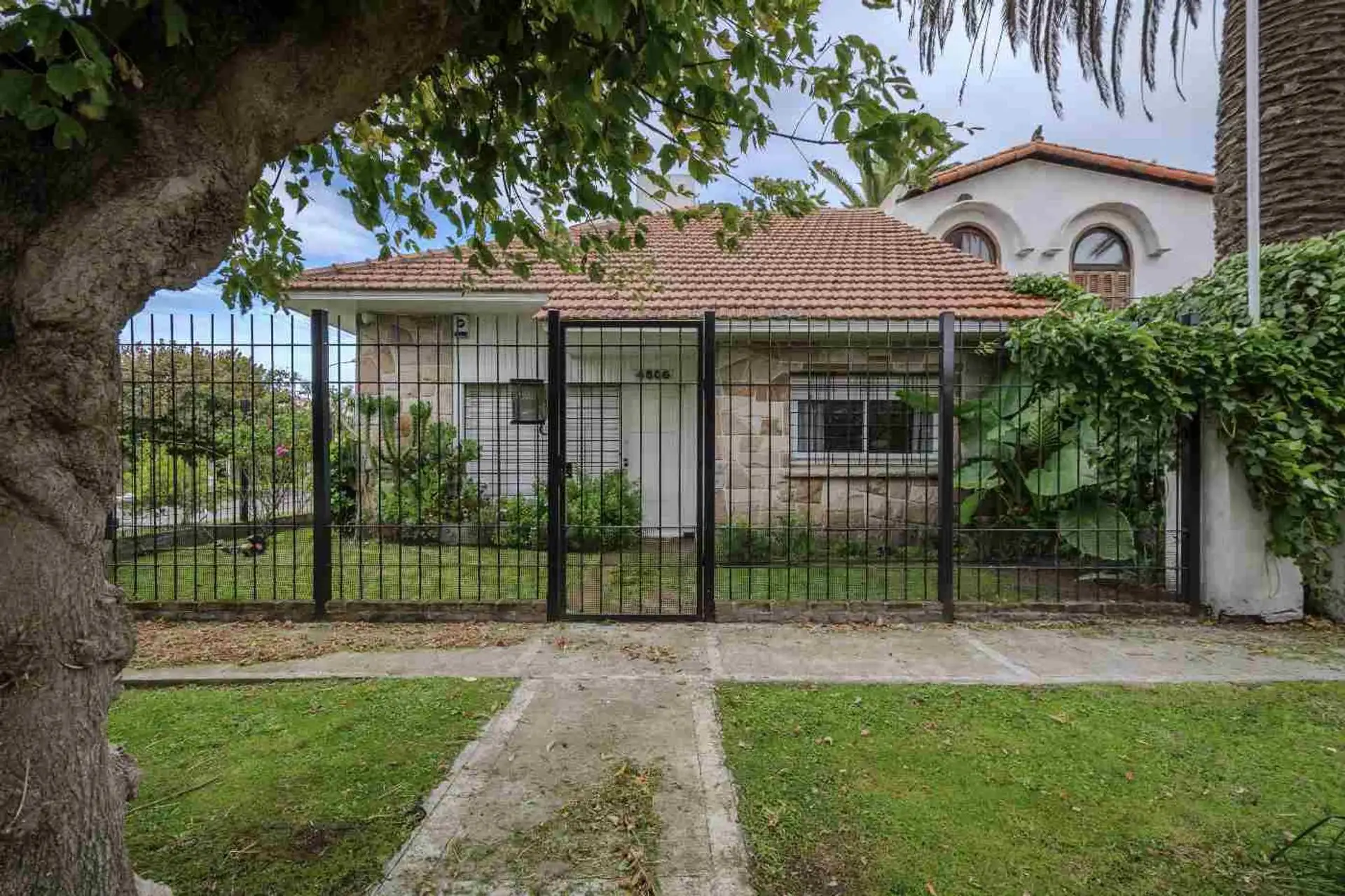 VENTA CASA 4 AMB CON JARDÍN Y COCHERA PARQUE LURO