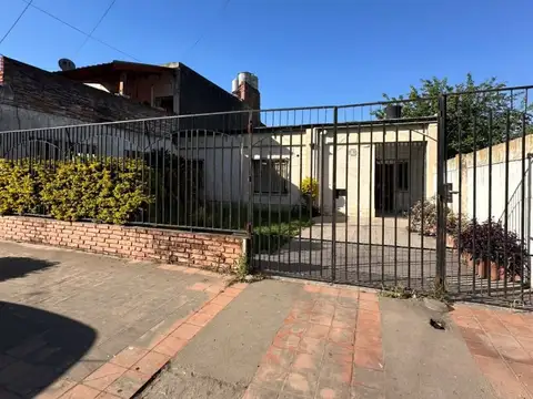CASA EN ALQUILER - PJE BAACLINI 576 - ALT AV JUJUY 2600