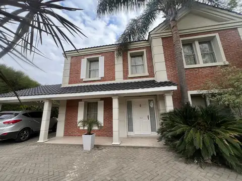 Casa 5 ambientes con 3 baños