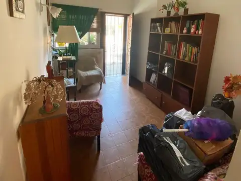 Julian Perez 700, Piso PB