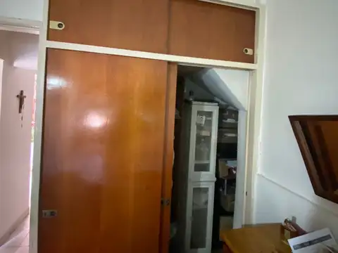 Julian Perez 700, Piso PB