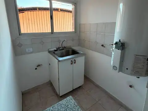 Departamento 6 ambientes con 1 baño