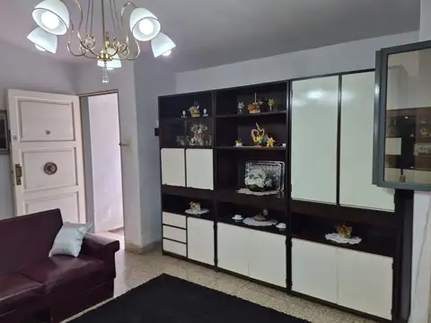 Casa 8 ambientes con 2 baños