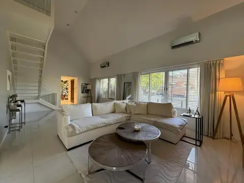 Casa 4 ambientes con 3 baños