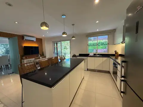 Casa en Venta con 8 cocheras
