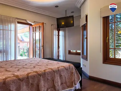 Casa en Venta con 4 cocheras