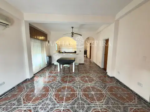 Casa 5 ambientes con 2 baños