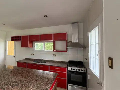 Casa 4 ambientes con 3 baños