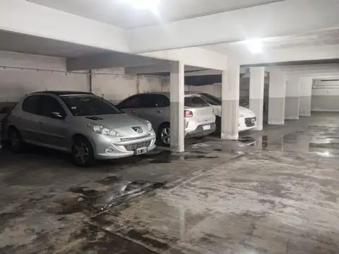 Cochera cubierta, centro Lanus.