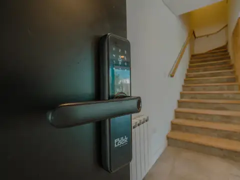 Casa en Alquiler con 4 cocheras