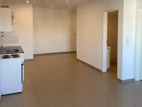 Departamento 2 ambientes amplio con balcón. 2do piso al frente. Posesión inmediata