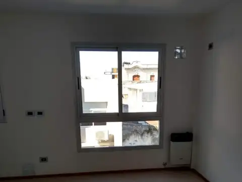 3 De Febrero 10 , Piso 2