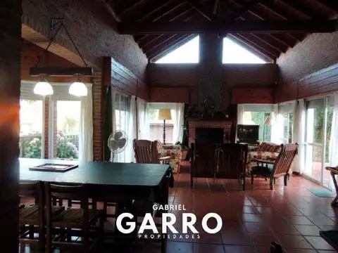 Casa 6 ambientes con 4 baños