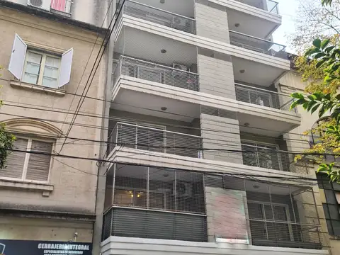 Pasteur 700, Piso 2