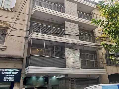 Pasteur al 700 y Av. Córdoba. A estrenar. Monoambiente divisible 40 m2. Al frente a la calle. Balcón corrido. Lavadero. Vestidor grande. Muy luminoso. Apto profesional y todo destino. Bajas expensas