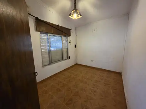 Casa 5 ambientes con 1 baño