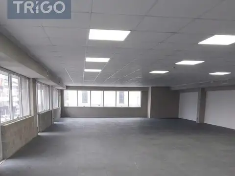Oficina Monoambiente con 4 baños