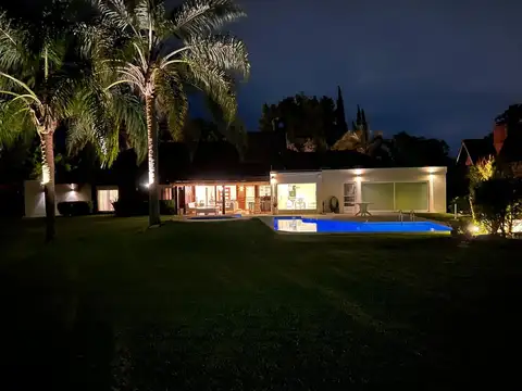 Casa en Venta con 8 cocheras