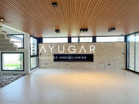 Casa en Venta con 4 cocheras