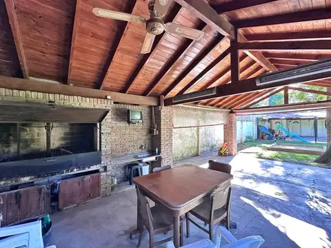 Casa 4 ambientes con 3 baños