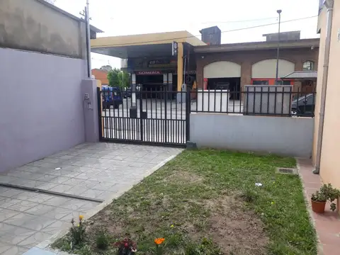 Casa 3 ambientes con 2 baños