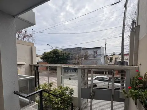 Carbone 3800, Piso 2