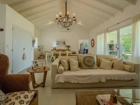 Casa 5 ambientes con 1 baño